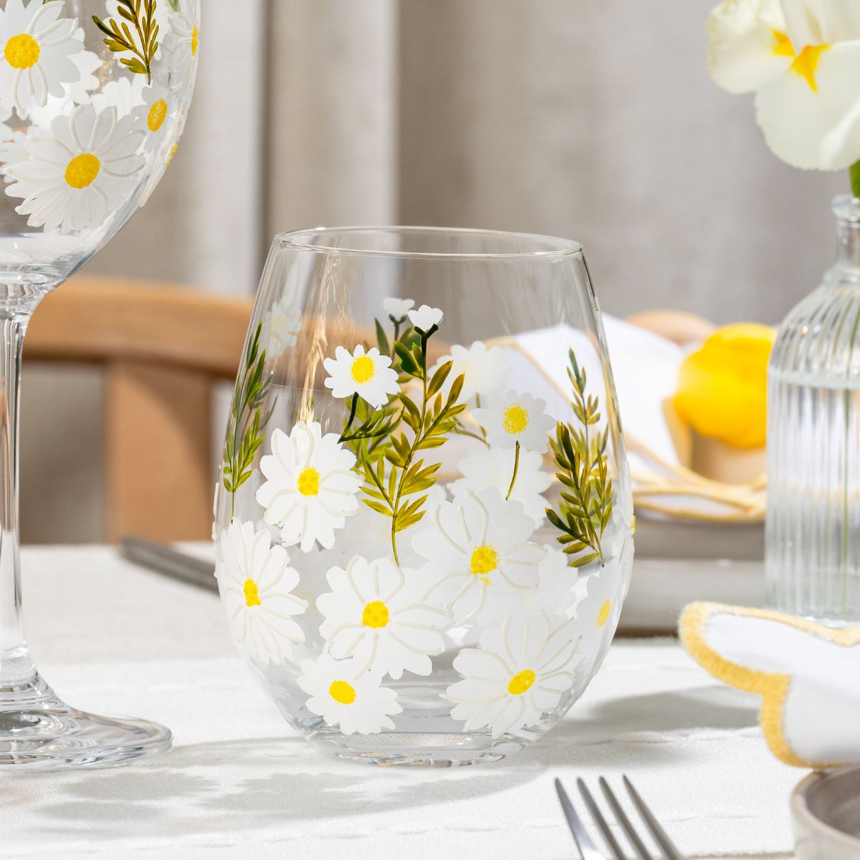 Daisy Painted Stemless Wine Glasses